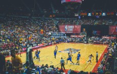 【PG游戏】名记披露湖人内部矛盾持续发酵，詹姆斯休赛期离队局势明朗化